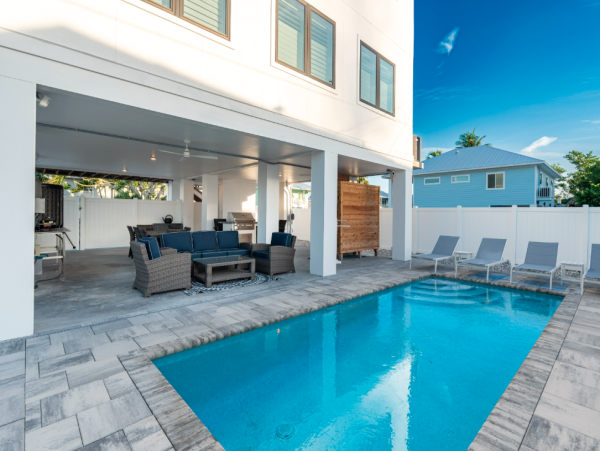 Modern Coastal Beach House - Perfect for Families & Groups